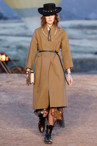Look 17
